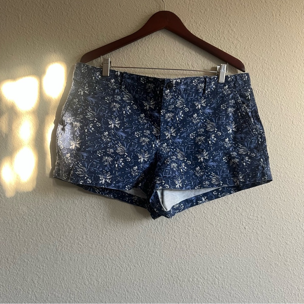 Blue floral gap shorts